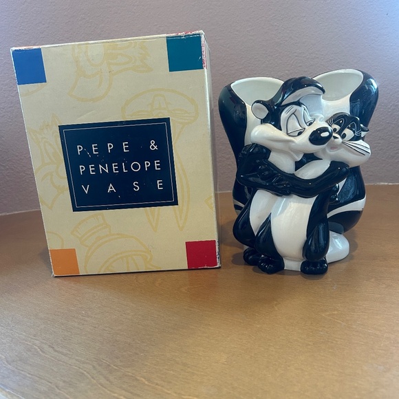 Warner Bros. Other - Pepe & Penelope Vase with Original Box (1997 Warner Bros Studio Store Exclusive)